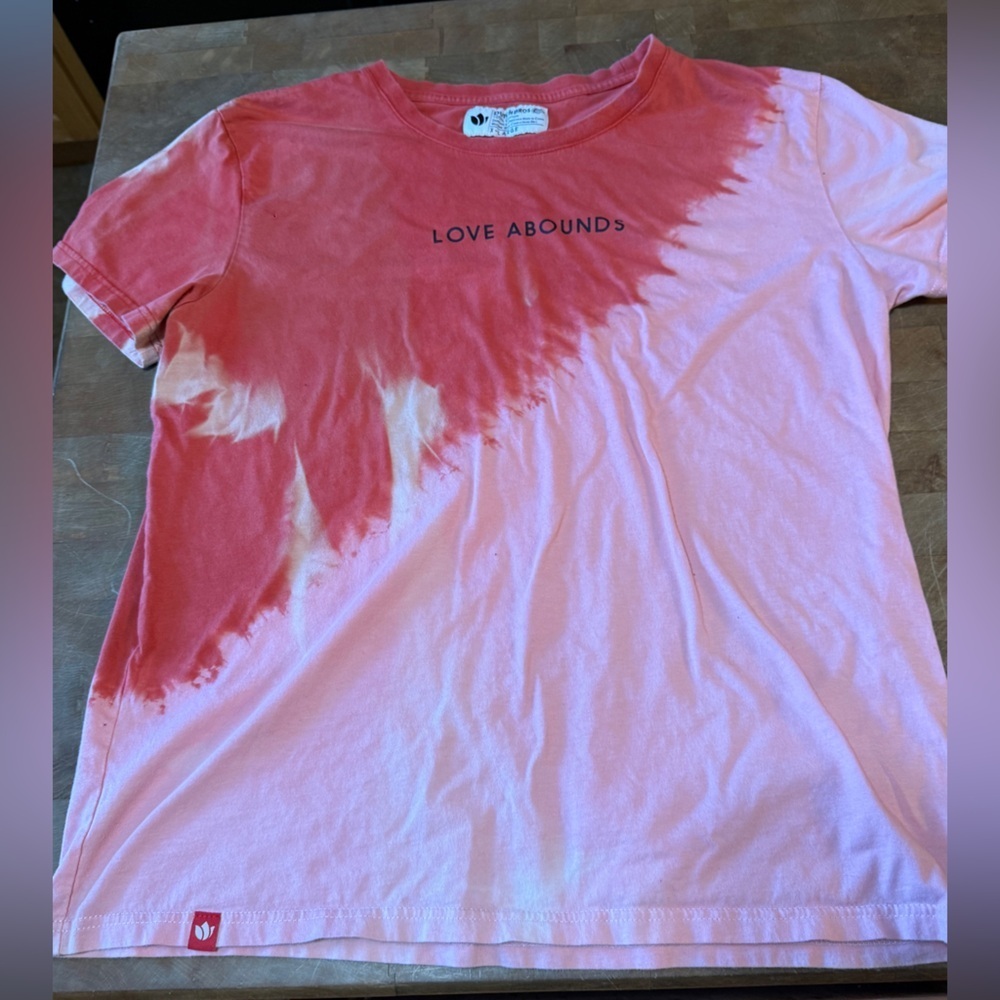 Dutch Bros Red and Pink “Love Abounds” Women’s T-Shirt Sz L/XL Tye Dye